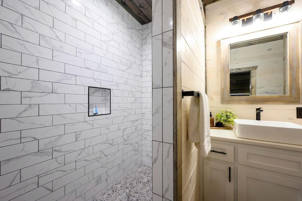 Brand New Luxury 2 Bedroom With Loft And Spa Sleeps 10 โบรคเคนโบว์ ภายนอก รูปภาพ